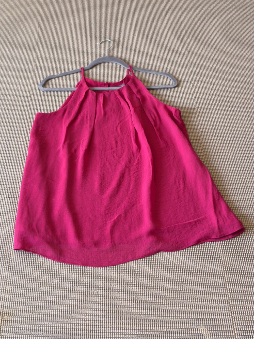 VINCE CAMUTO camisole halter spaghetti faria textured pleat size small